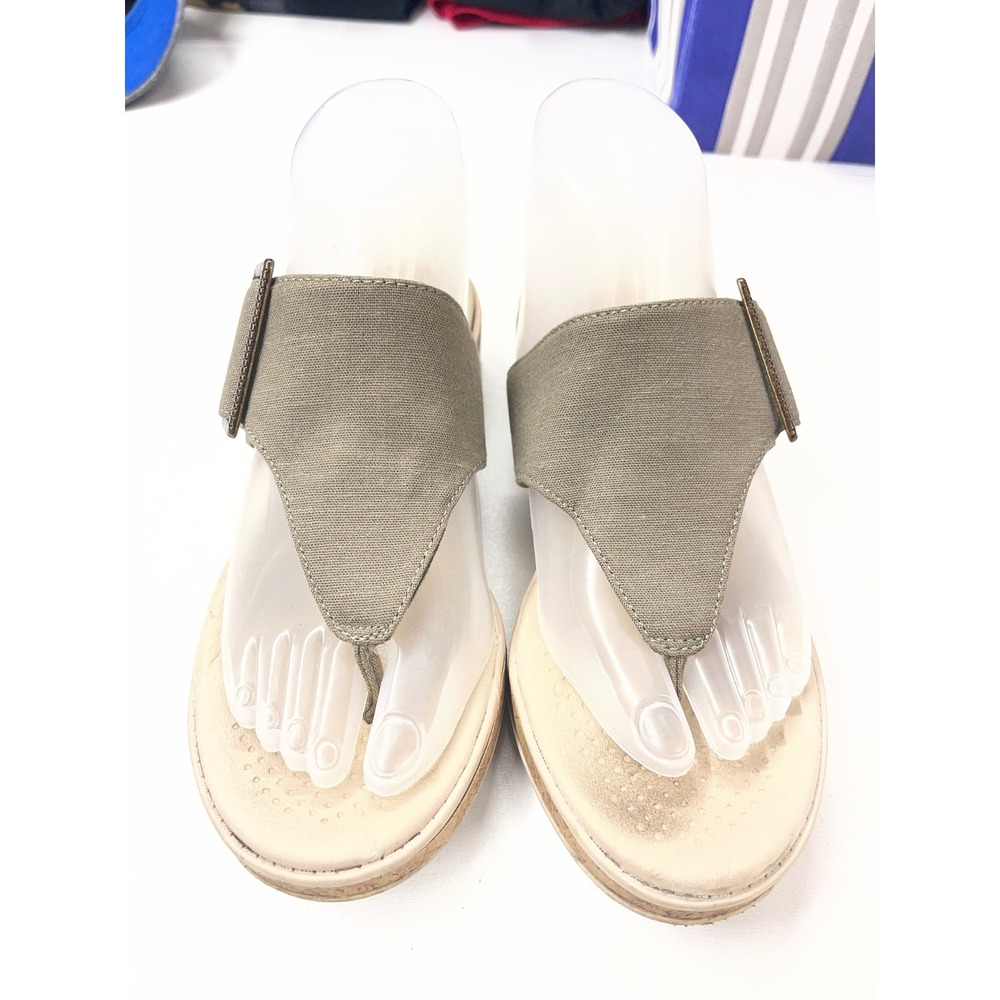 Bzees Bay Women Olive Green Thong Wedge Sandals Fabric Upper Size 7.5M‎